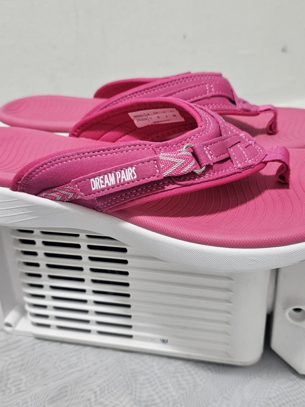 Dream PairsWomen's Pink White Logo Thong Sandals Slip On Synthetic Size 11- UK9